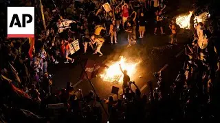 Thousands gather outside Netanyahu’s home in Jerusalem