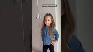 Ada fotoğraf çekiyorum sanıyor :)