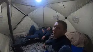 Рыбалка с ночевкой в палатке с печкой! РУКИ ЗАТРЯСЛИСЬ УВИДЕВ ЕГО! Пришлось брать голыми руками!