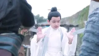 被圍攻的8歲男孩，真實身份竟是天下第一高手，亮出絕世武功震驚所有人！