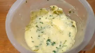 HOMEMADE GARLIC BUTTER WITH PARSLEY