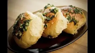 Чесночные пампушки к борщу. Очень вкусные булочки с чесночной заливкой.