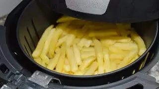 Mistakes Everyone Makes With Air Fryers