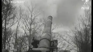 French artillery in action during World War II (1940)