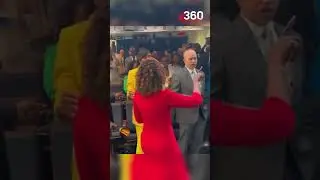 Танцевальный батл: подмосковная верблюдица бьет пресс-секретаря Белого дома Карин Жан-Пьер