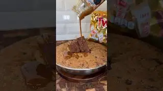 Twix cookie pie 