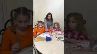 Малышка зарабатывает деньги😂Vika makes money😁