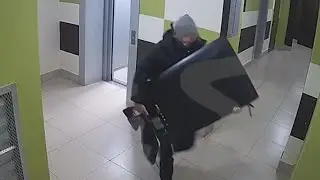 Мужик приделал ноги телевизору