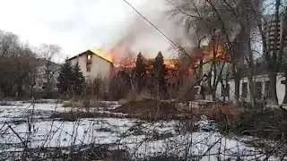 Крупный пожар в Самаре: полыхает заброшенная воинская часть