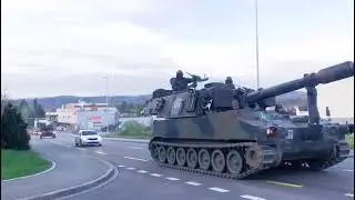 Panzer auf Hauptstrasse - Panzer M-109 (Panzerhaubitze) Self Propelled Howitzer in action - great!