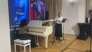 Ольга Ивушейкова играет на флейте Николая II