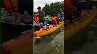 Дети с родителями на сплаве