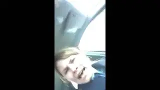 Полиция задерживает мальчика в Москве, читающего Гамлета