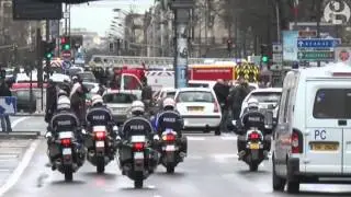 Paris siege: police at scene of second siege at kosher supermarket