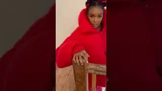 “They say I look good 🔴”“They say i look haute 🔥”“They say I look pretty 💋