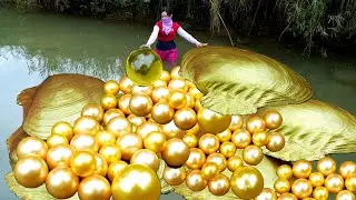 😱😱It's intoxicating! The girl unexpectedly discovered a huge golden clam filled with golden pearls