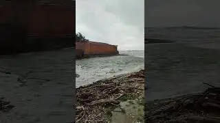 Шторм в Чёрном море, пляж 