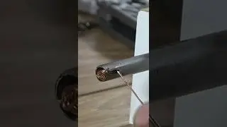 Зроби собі таку годівницю та змонтуй протизакручувач для донки. 
