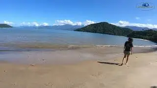 Uma praia Por Ai