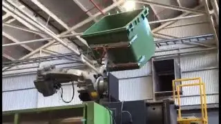 How to make huge Garbage bins  by  SOUND injection molding machine with robot to pick up