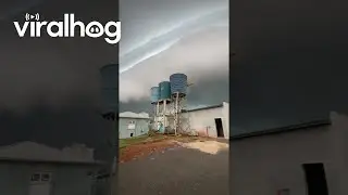 Massive Shelf Cloud Precedes Intense Storm || ViralHog