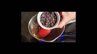 Шоколадные рогалики с шоколадным соусом и маковым штройзелем. short