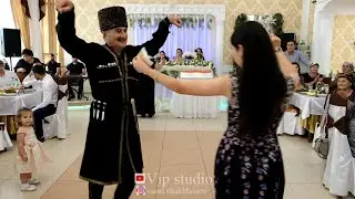 75 летний мужик взорвал танец 🔥👏 Как легко танцует 👍🔥 