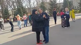 В БОКАЛАХ ТИХО ТОНУТ СВЕЧИ, А Я ТОНУ В ГЛАЗАХ ТВОИХ💕ТА