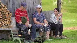 How a big family lives a happy life in a mountain village far from civilization