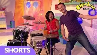 CBeebies: Drums and Giants - Show Me Show Me