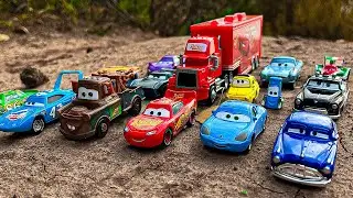 Looking For Lightning McQueen: McQueen, Dinoco McQueen, Cruz Ramirez, Jackson Storm, Ramone cars