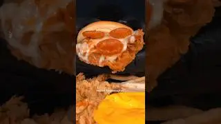 How I eat Popeyes Chicken #asmr #mukbang #popeyes
