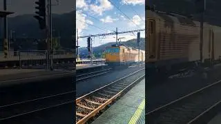 Czech train departs backwards from Usti nad Labem 🇨🇿