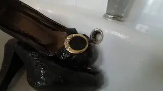 Wet heels / Pee in heel