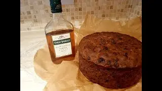 Feeding your Christmas Cake with Brandy