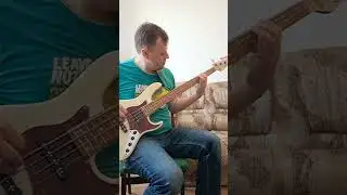 Качающий медленный фанк на бас-гитаре #shorts