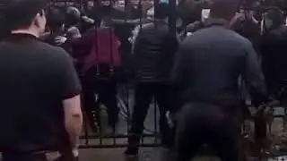 Массовая драка продавцов обуви на алматинском рынке попала на видео