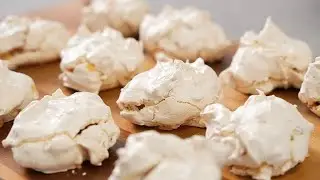 These are the MOST delicious cookies WITHOUT flour, butter or dairy products! meringue cookies