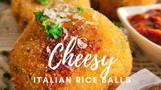 CHEESY ITALIAN RICE BALLS (ARANCINI)