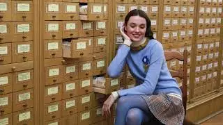 С чем носить фактурные цветные колготки весной 2023?