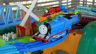 Thomas the Tank Engine☆The station where the windmill rotates and the rainbow bridge Plarail course!