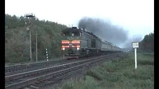 Тепловоз 2ТЭ10М с пассажирским поездом / 2TE10M with a passenger train