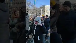 В Астане собрался в 12 ч. народ против Путина. Россияне идут голосовать