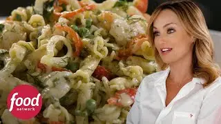 Sabrosa ensalada cremosa de pasta de camarones | A gusto con Giada | Food Network Latinoamérica