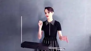 hYrtis joue La Vie en Rose au theremin.