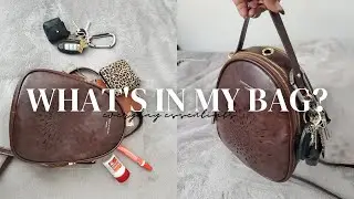 What's in my bag? Minimalist everyday essentials // 2022