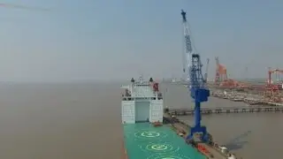 China’s First Dual-Use Semi-Submersible Ship Put Into Use
