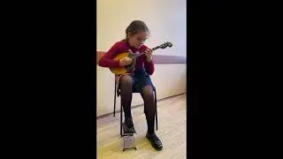 Маша играет на домре 2 произведения: Н. Бакалейников - Грусть. (Старинный вальс). В.Ф. Бах - Весной.