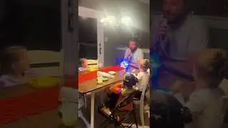 Dad raps Eminem song for his kids ... they were all so excited 😂