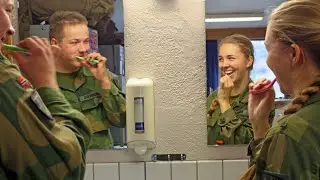 Почему в армии Норвегии мужчины и женщины не стесняются жить и спать в общих казармах